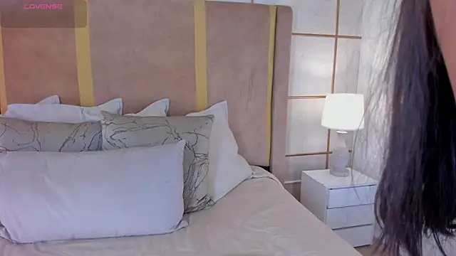 Snapshot of lyrabellini chatting on 02/19/26, 11:39 lyrabellini online show from 02/19/26, 11:39