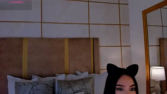 Snapshot of lyrabellini chatting on 02/27/26, 11:43 lyrabellini online show from 02/27/26, 11:43