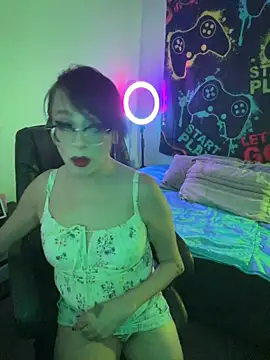 MiniMonroe online show from 10/19/25, 10:38