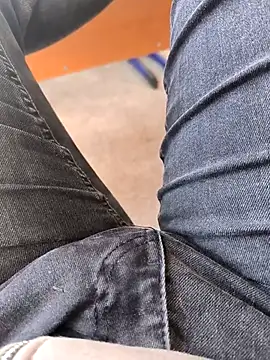 Snapshot of xseikensx chatting on 10/21/25, 09:43 xseikensx online show from 10/21/25, 09:43