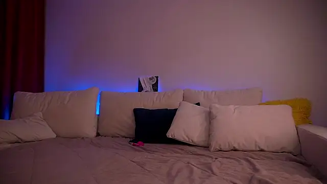 Snapshot of _infinitespring_ chatting on 10/30/25, 07:21  infinitespring  online show from 10/30/25, 07:21