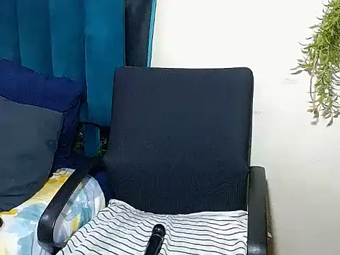 Lauren-001 online show from 10/12/25, 04:55