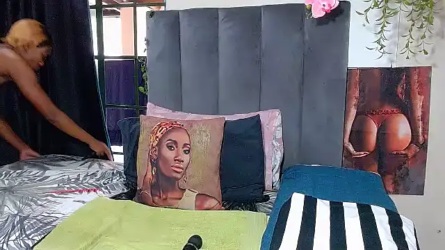Lauren-001 online show from 10/18/25, 11:55