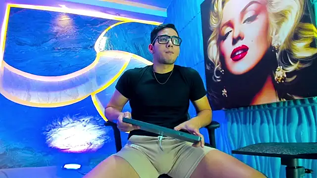 hot latin boy  online show from 10/11/25, 02:04