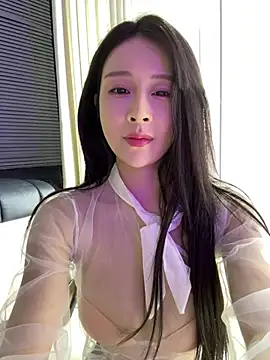 Snapshot of yiyi_3523 chatting on 06/10/26, 12:59 yiyi 3523 online show from 06/10/26, 12:59