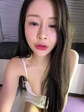 Snapshot of yiyi_3523 chatting on 07/15/26, 02:33 yiyi 3523 online show from 07/15/26, 02:33
