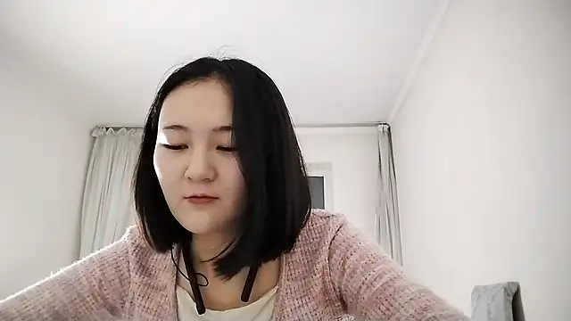 Snapshot of Lyndasilk chatting on 10/15/25, 02:28 Lyndasilk online show from 10/15/25, 02:28