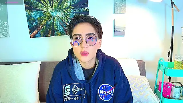 Snapshot of Alex_carter chatting on 10/14/25, 10:16 Alex carter online show from 10/14/25, 10:16