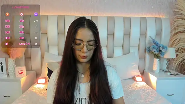 Ari lynn  online show from 11/19/25, 03:17