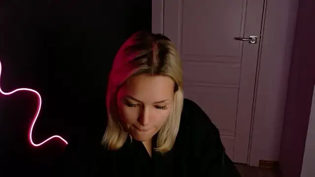 Snapshot of Eva_Mooor chatting on 10/26/25, 12:05 Eva Mooor online show from 10/26/25, 12:05