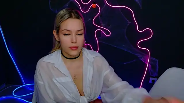 Snapshot of Eva_Mooor chatting on 10/31/25, 03:18 Eva Mooor online show from 10/31/25, 03:18