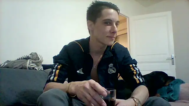 Snapshot of fresh-laD chatting on 10/26/25, 12:16 fresh-laD online show from 10/26/25, 12:16