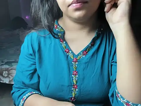 Snapshot of Divya68 chatting on 10/15/25, 06:08 Divya68 online show from 10/15/25, 06:08