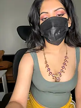 Snapshot of hey_wifey chatting on 11/01/25, 11:45 hey wifey online show from 11/01/25, 11:45