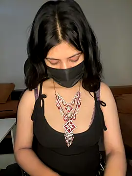 Snapshot of hey_wifey chatting on 11/04/25, 10:25 hey wifey online show from 11/04/25, 10:25