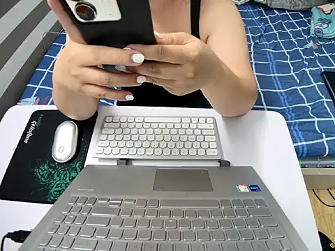 Snapshot of Hanna_Mina chatting on 11/02/25, 01:52 Hanna Mina online show from 11/02/25, 01:52