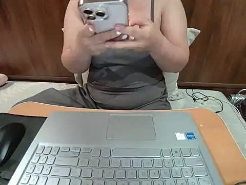 Snapshot of Hanna_Mina chatting on 12/05/25, 02:42 Hanna Mina online show from 12/05/25, 02:42