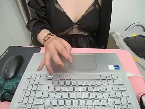 Snapshot of Hanna_Mina chatting on 01/15/26, 02:38 Hanna Mina online show from 01/15/26, 02:38