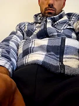 Snapshot of Arf097 chatting on 10/12/25, 04:06 Arf097 online show from 10/12/25, 04:06