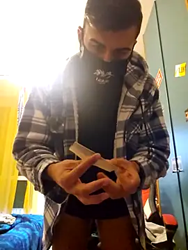 Snapshot of Arf097 chatting on 11/16/25, 01:06 Arf097 online show from 11/16/25, 01:06