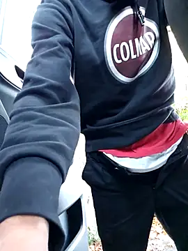 Snapshot of Arf097 chatting on 11/25/25, 01:22 Arf097 online show from 11/25/25, 01:22