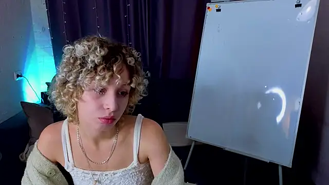 Snapshot of Mary_Wahlberg chatting on 10/22/25, 05:41 Mary Wahlberg online show from 10/22/25, 05:41