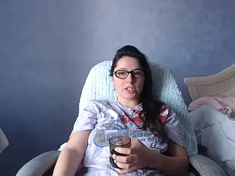 LuckyLisa23 online show from 03/25/26, 12:00