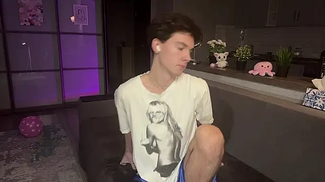 Jeremy1Scott online show from 11/23/25, 03:39