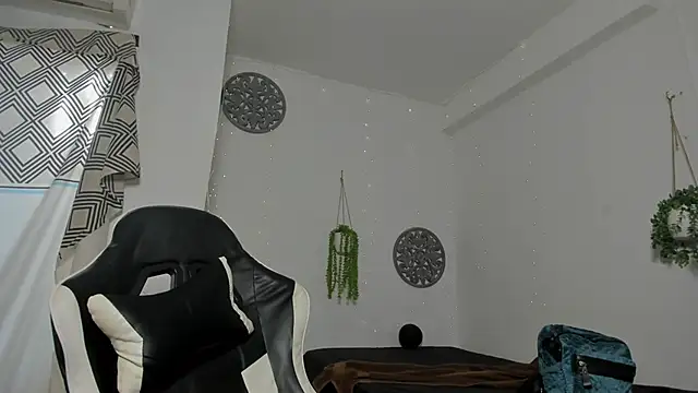 Snapshot of Hotblosson chatting on 10/24/25, 02:35 Hotblosson online show from 10/24/25, 02:35