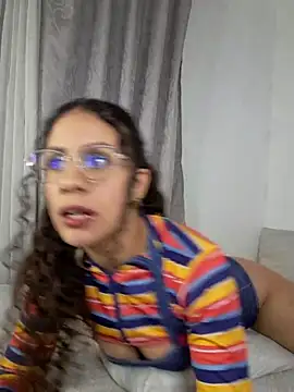 Snapshot of danna_gomez_07 chatting on 10/25/25, 11:32 danna gomez 07 online show from 10/25/25, 11:32