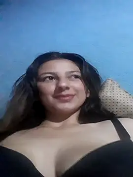 Snapshot of Naomy-daviis chatting on 10/21/25, 03:51 Naomy-daviis online show from 10/21/25, 03:51