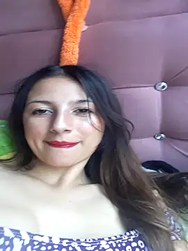 Snapshot of Naomy-daviis chatting on 10/23/25, 08:07 Naomy-daviis online show from 10/23/25, 08:07