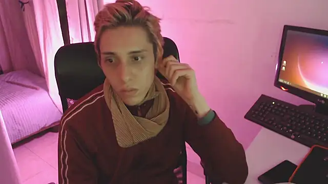 Snapshot of KingSuccubus chatting on 11/04/25, 04:00 KingSuccubus online show from 11/04/25, 04:00