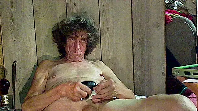 Snapshot of OldManOnline chatting on 11/07/25, 07:19 OldManOnline online show from 11/07/25, 07:19