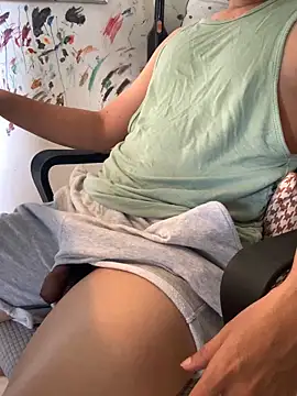 Snapshot of buckgaroooo chatting on 10/17/25, 04:26 buckgaroooo online show from 10/17/25, 04:26