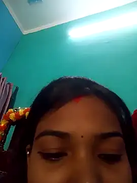 Snapshot of Prishacam2 chatting on 10/29/25, 05:20 Prishacam2 online show from 10/29/25, 05:20