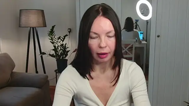 LittleNicolee online show from 11/11/25, 12:05