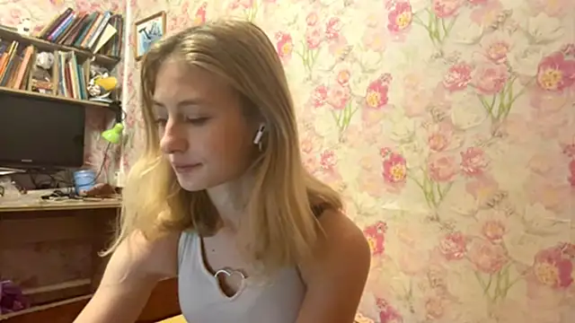 AmeliLia online show from 12/18/25, 04:02