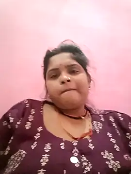 Snapshot of Manya_cute chatting on 10/18/25, 02:03 Manya cute online show from 10/18/25, 02:03