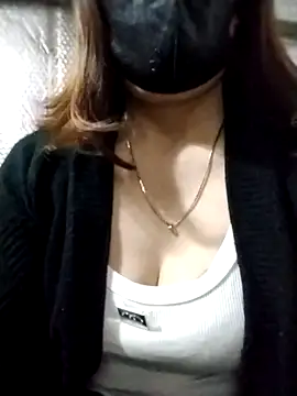 YiyinLy online show from 10/23/25, 03:33