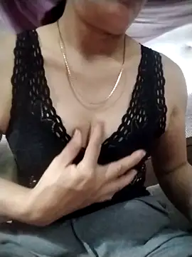 YiyinLy online show from 11/01/25, 11:23