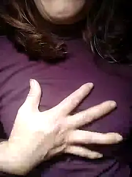 YiyinLy online show from 11/19/25, 09:37