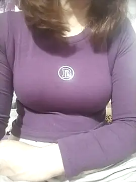 YiyinLy online show from 12/20/25, 08:10