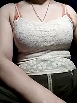 YiyinLy online show from 02/10/26, 01:15