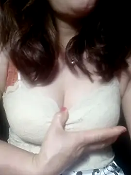 YiyinLy online show from 02/22/26, 09:35