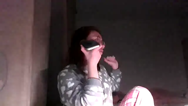 Snapshot of LuckySLove chatting on 03/19/26, 07:29 LuckySLove online show from 03/19/26, 07:29