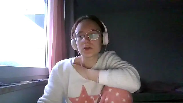 Snapshot of LuckySLove chatting on 05/31/26, 07:04 LuckySLove online show from 05/31/26, 07:04