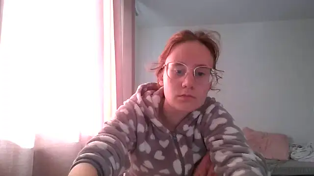 Snapshot of LuckySLove chatting on 06/03/26, 04:45 LuckySLove online show from 06/03/26, 04:45