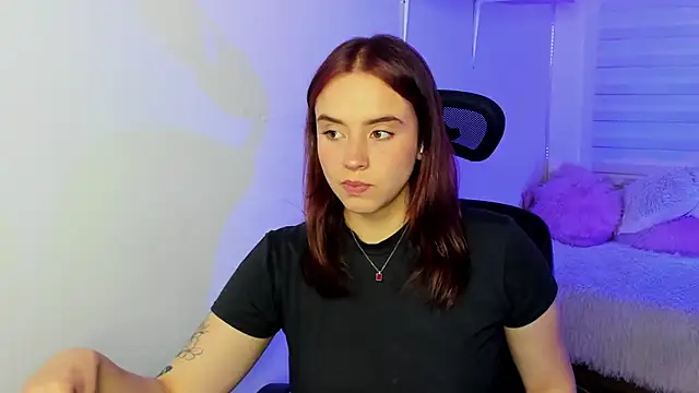 Emily Lindey online show from 12/17/25, 03:34