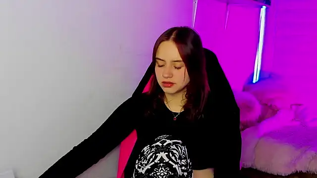 Emily Lindey online show from 12/20/25, 04:41